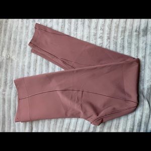 SOLD Victoria’s Secret total knockout leggings